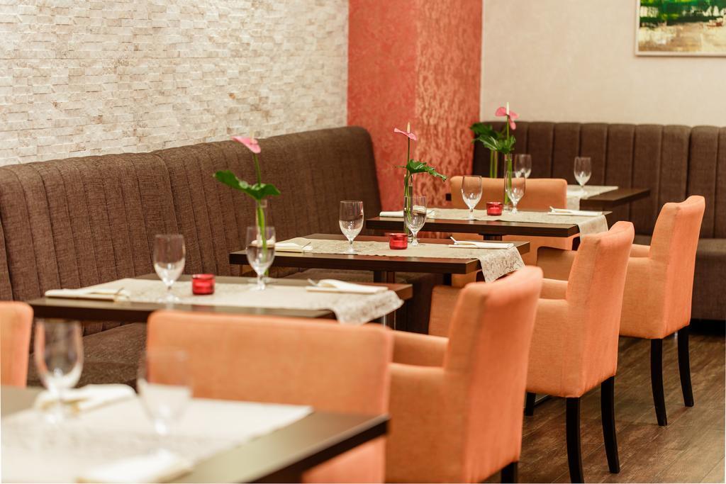 Tulip Hotels - Wroclaw Patio Exterior foto